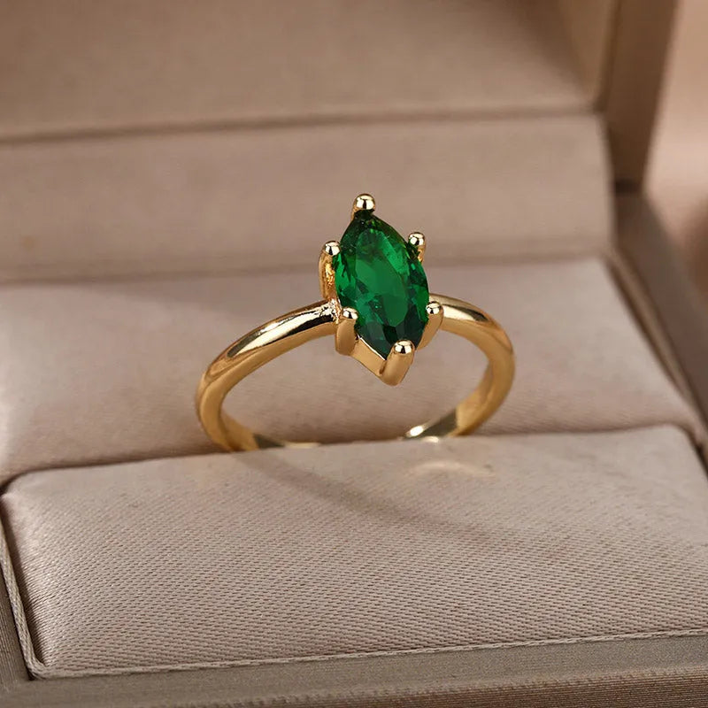 Elegante anillo de piedra natural circonita
