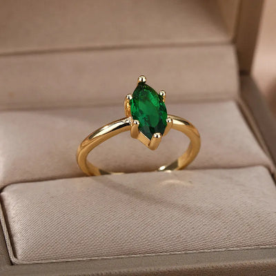 Elegante anillo de piedra natural circonita