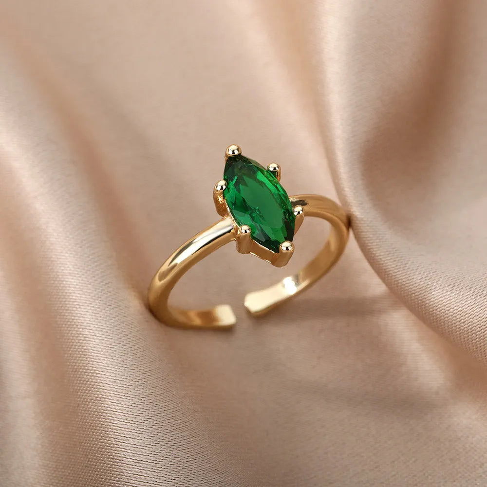 Elegante anillo de piedra natural circonita
