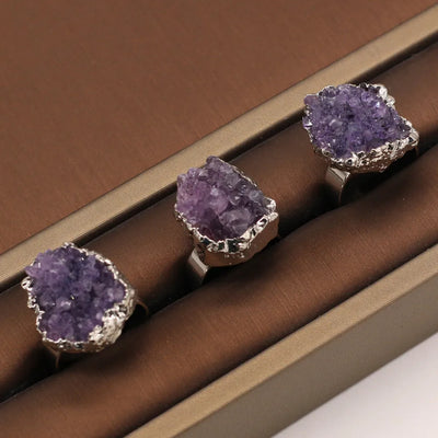 Anillo de Amatista en Bruto – Elegancia, Protección y Energía Positiva