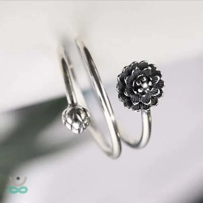 Anillo de flor de loto