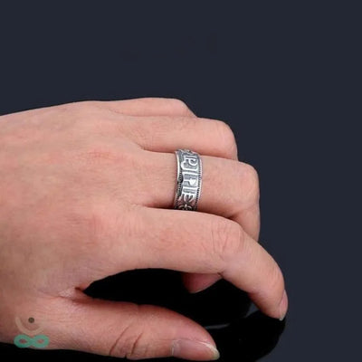 Anillo de plata del sexto mantra