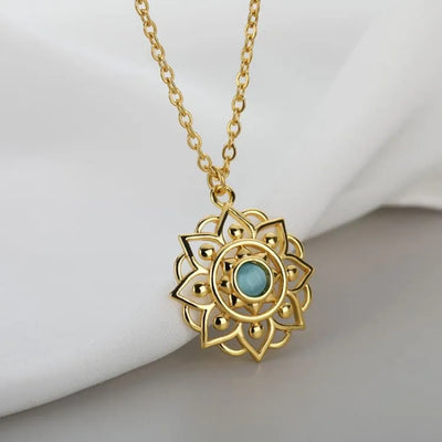 Collar Flor de Loto con Aguamarina