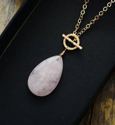Collar de Cuarzo Rosa Antiguo – Elegancia y Energía del Amor