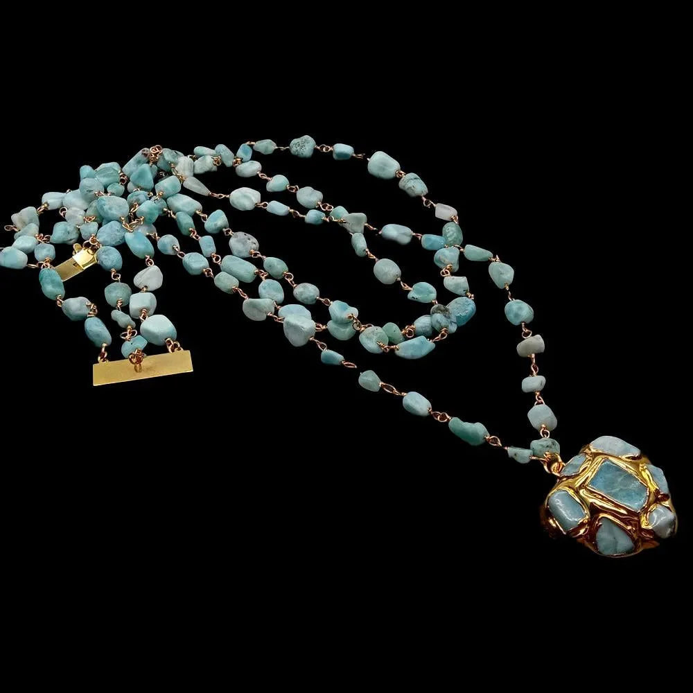 Collar de piedra natural con colgante en forma de corazón