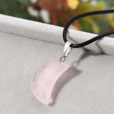 Collar luna creciente en cuarzo rosa