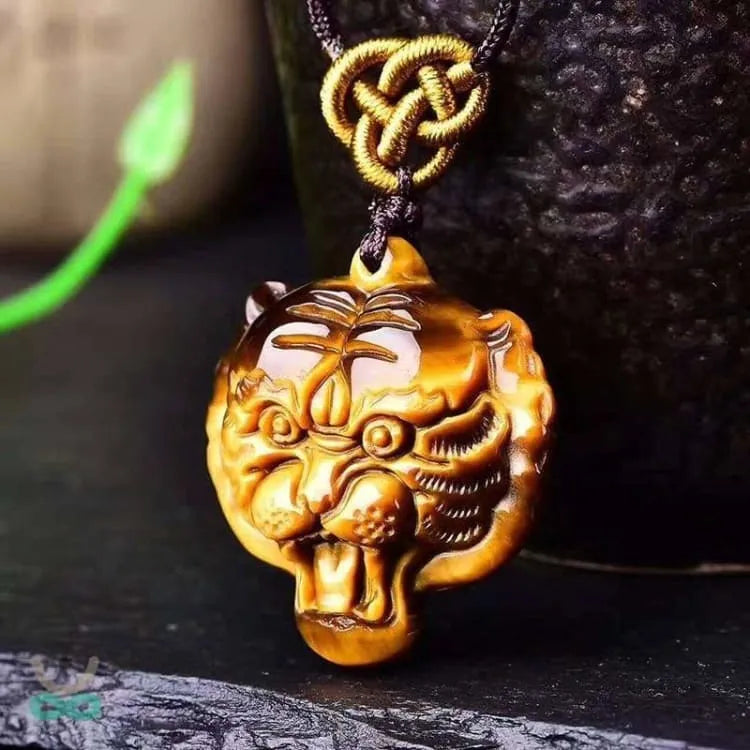 Collar trenzado con colgante de tigre en ojo de tigre