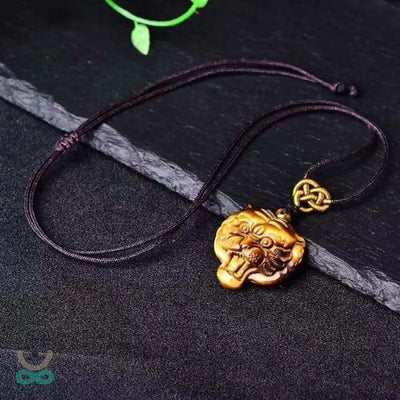 Collar trenzado con colgante de tigre en ojo de tigre