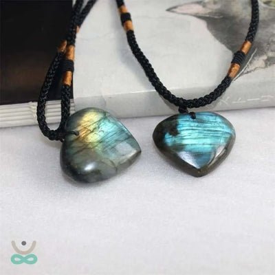 Corazón Protector de Labradorita – Magia, Belleza y Energía Positiva