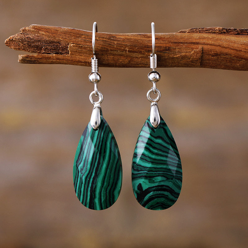 Pendientes de piedra natural: energía, equilibrio y elegancia en cada gota