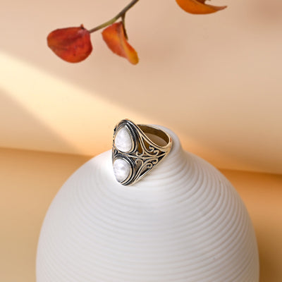 Anillo doble gota de piedra lunar en plata 925, intuición y equilibrio emocional con estilo refinado
