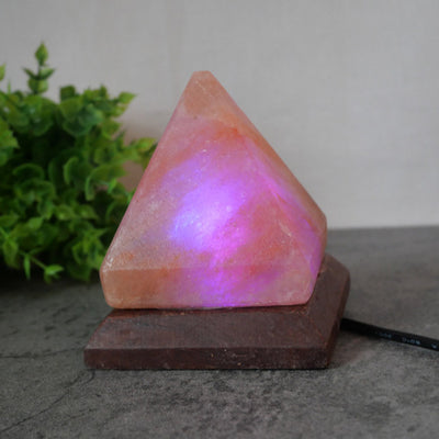 Lámpara de Sal del Himalaya Piramidal USB – Luz de Energía y Equilibrio Espiritual