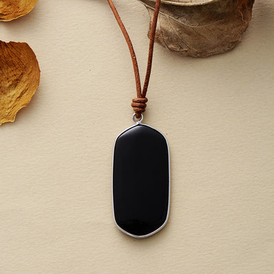 Protección y Equilibrio: Colgante Geométrico de Piedra Natural