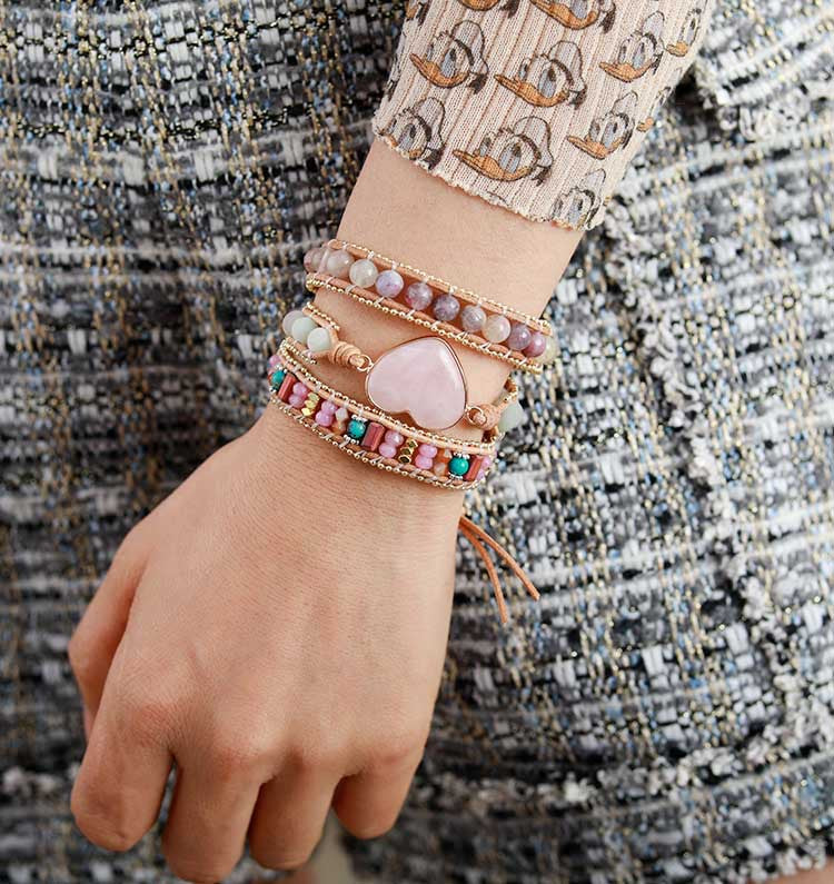 Pulsera Triple Bohemia con Corazón de Cuarzo Rosa: Amor, Amistad y Dulzura Interior