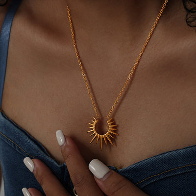 Collar Girasol en Titanio: Vitalidad y Protección para Tu Energía