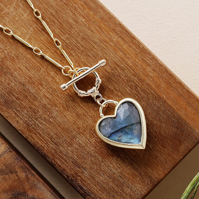 Amor y Protección: Collar Choker de Piedra Natural en Forma de Corazón