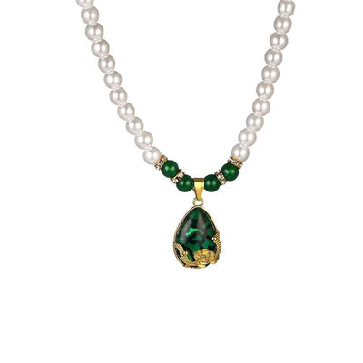 Collar de Perlas y Pulsera con Cuarzo Verde: Elegancia y Energía Positiva