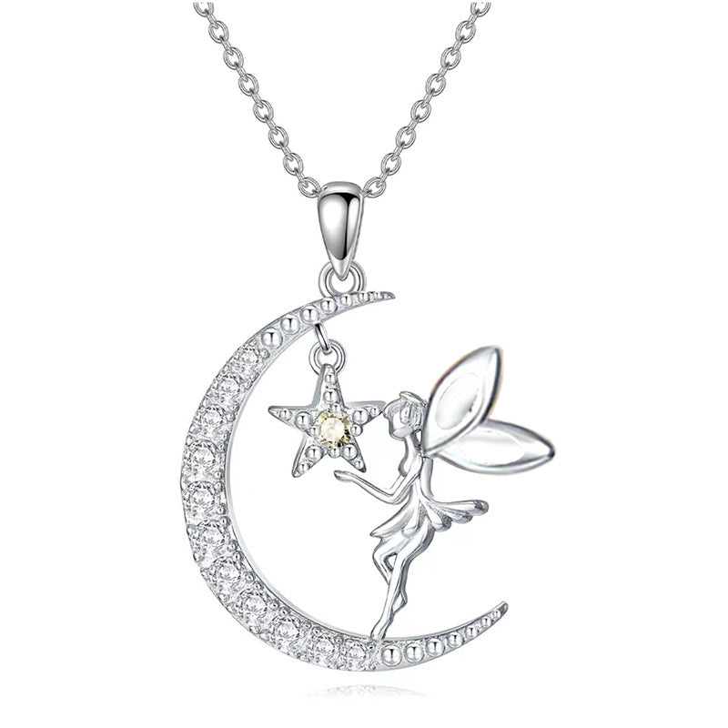 Collar mariposa y luna en plata 925, símbolo de transformación y magia femenina