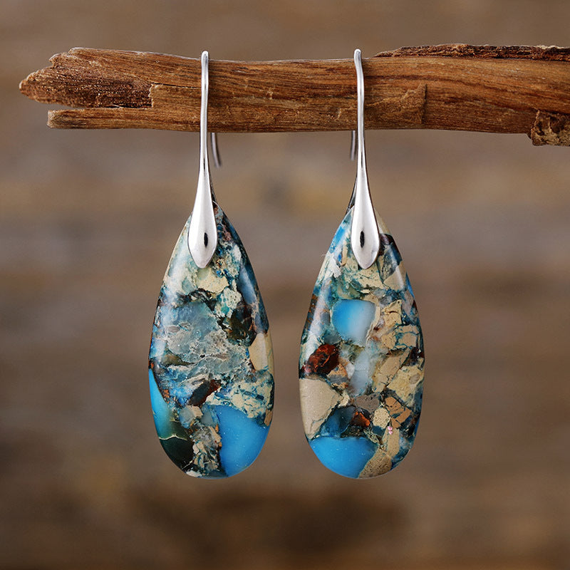 Pendientes Bohemios de Gota de Agua en Cuarzo Azul – Elegancia y Energía Natural