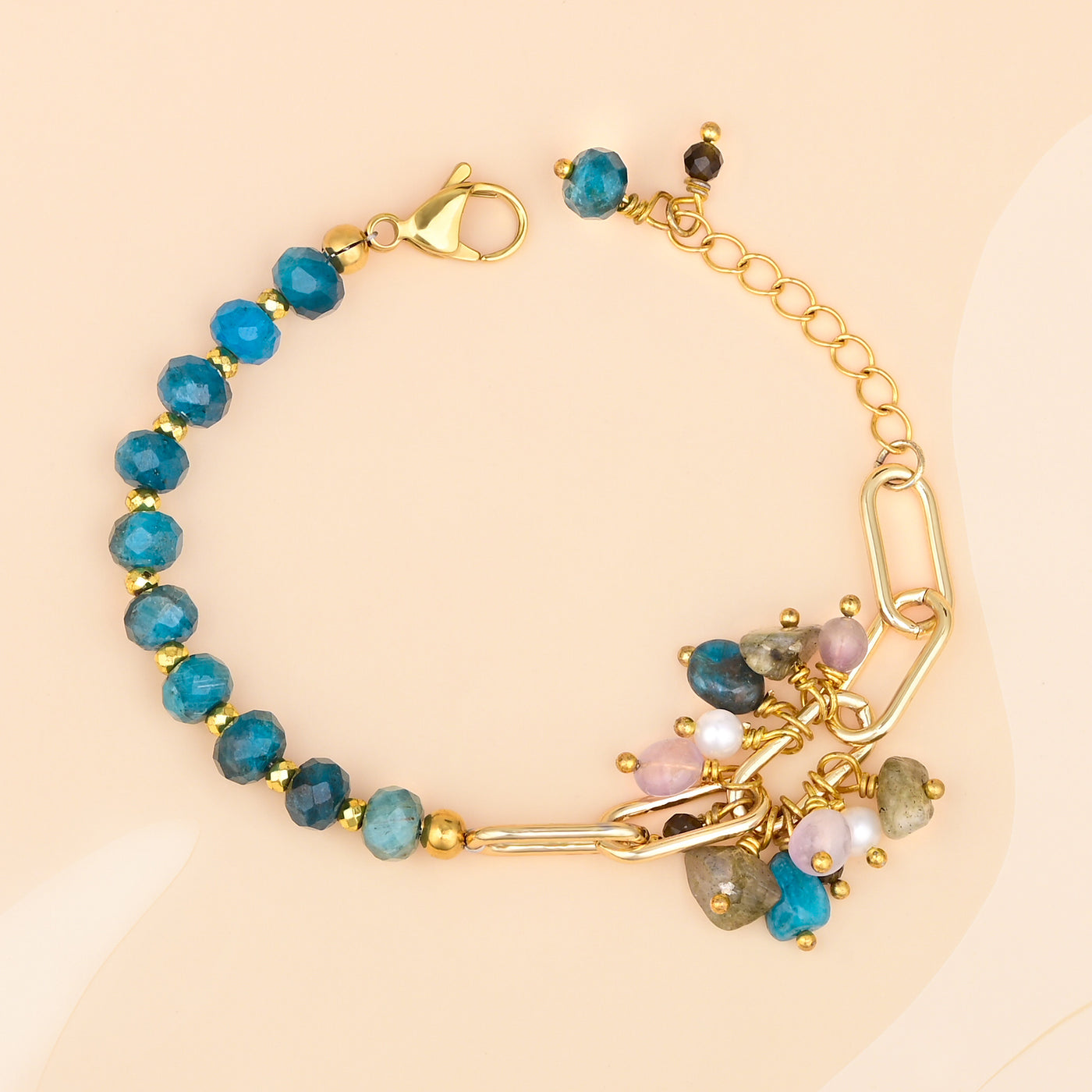 Pulsera de apatita con flor y bola, claridad mental y energía creativa en armonía