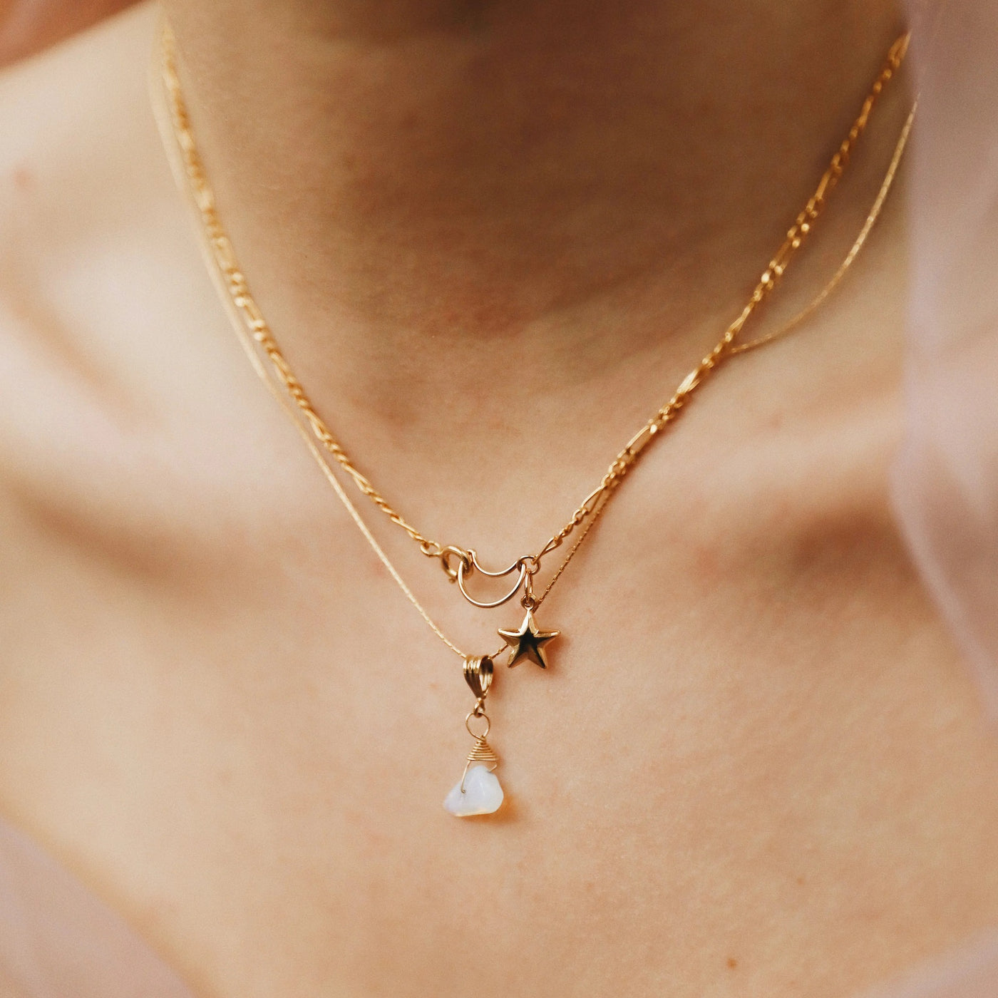 Dije de Collar Zen con Circonitas de Colores – Luz, Armonía y Elegancia Interior