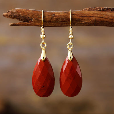 Pendientes de piedra natural: energía, equilibrio y elegancia en cada gota