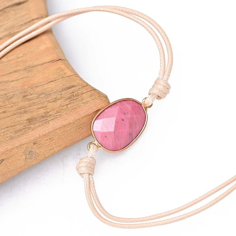 Pulsera envuelta en cuerda de cera con colgante de rhodonita
