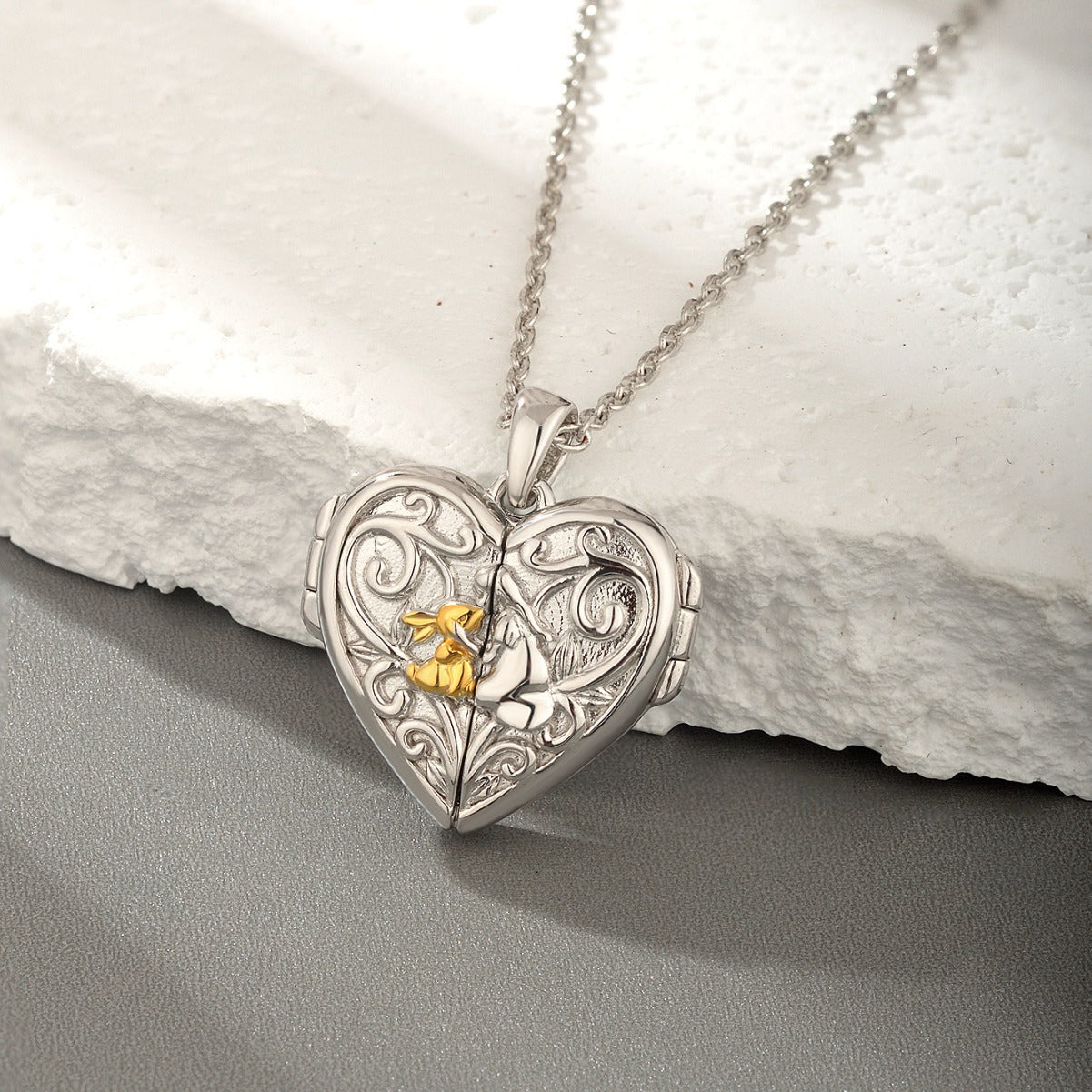 Collar relicario de amor en plata 925, con compartimento para foto y diseño moderno