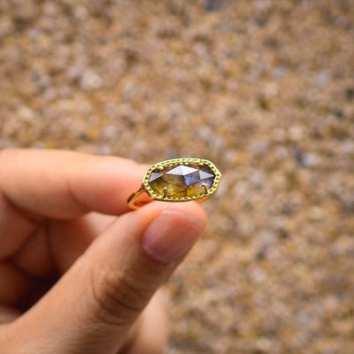 Anillo de cuarzo fumado en cobre, protección y transformación con elegancia terrenal
