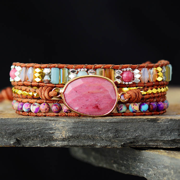 Pulsera bohemia multicapa de rodonita: equilibrio y estilo en tu muñeca