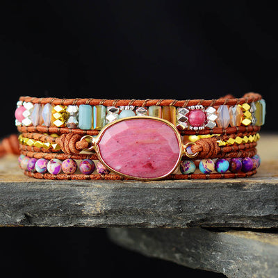 Pulsera bohemia multicapa de rodonita: equilibrio y estilo en tu muñeca