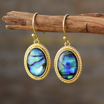 Realza tu Luz Interior con Pendientes de Concha Nácar: Equilibrio y Elegancia