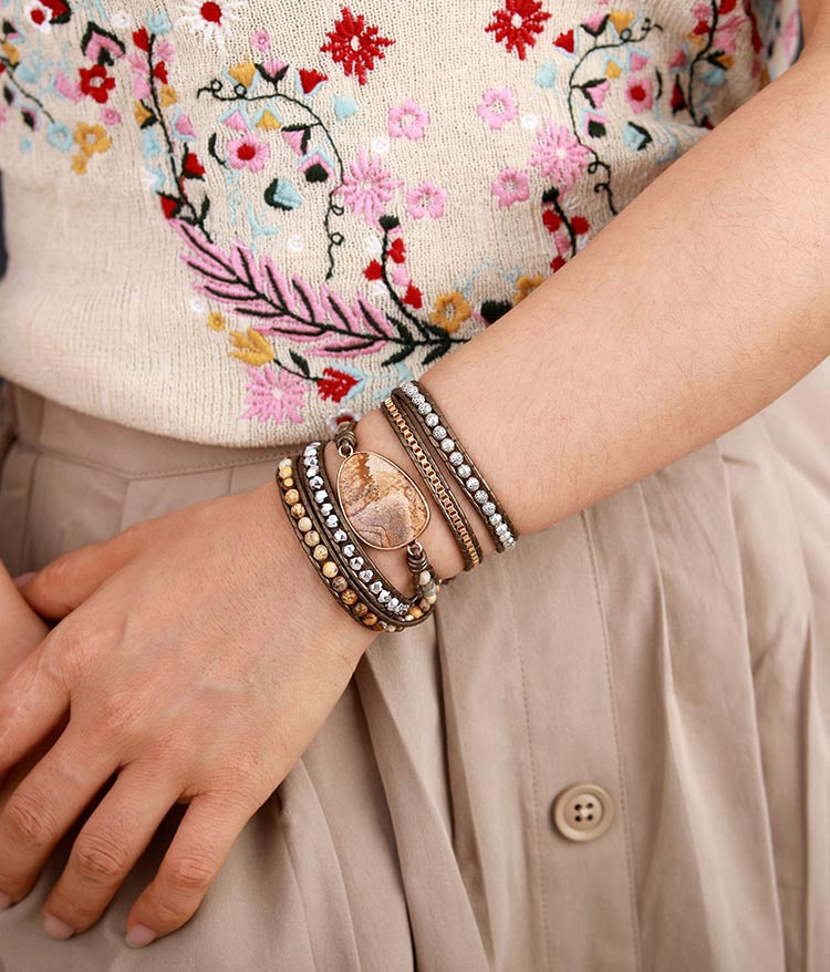 Pulsera de Cuero y Cornalina: Energía, Protección y Estilo Natural