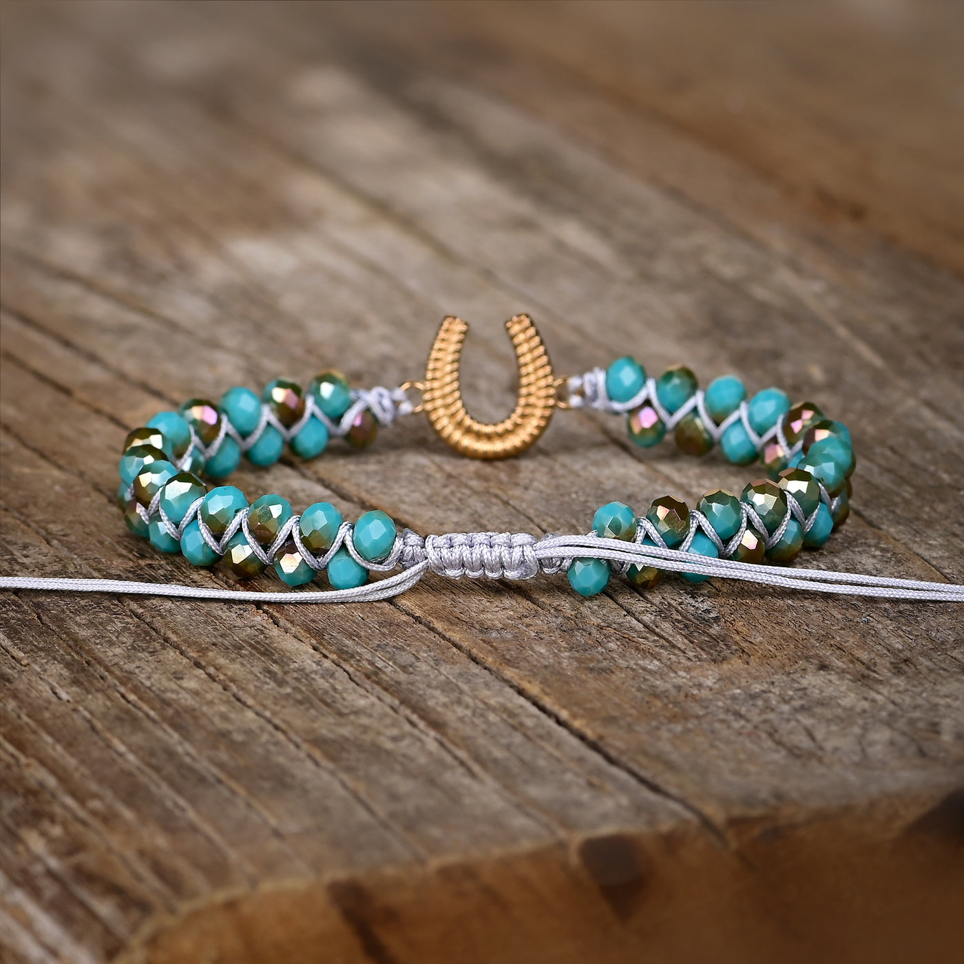 Pulsera de Cristal Checo con Amuleto de Herradura Dorada