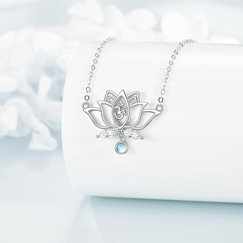 Collar flor de loto con piedra lunar en plata 925
