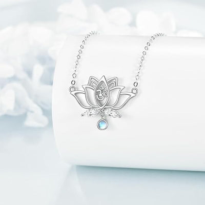 Collar flor de loto con piedra lunar en plata 925
