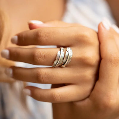 Anillo de pluma de ángel - Conexión Divina y Elegancia
