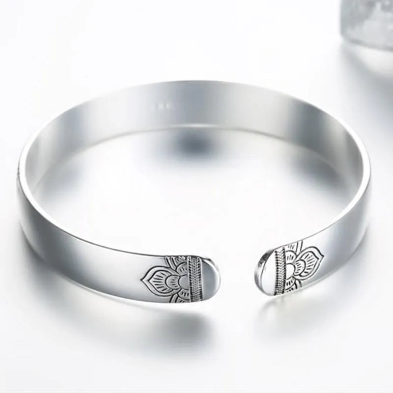 Pulsera de Plata con Flor de Loto – Pureza, Fortaleza y Elegancia