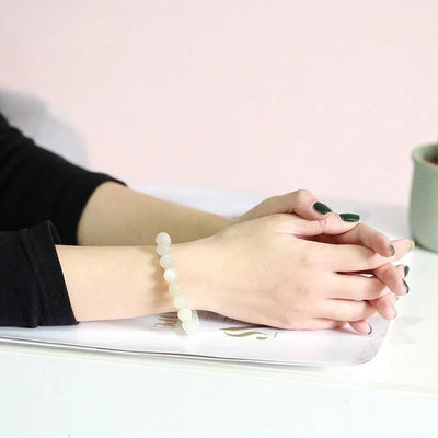 Pulsera de piedras naturales blancas