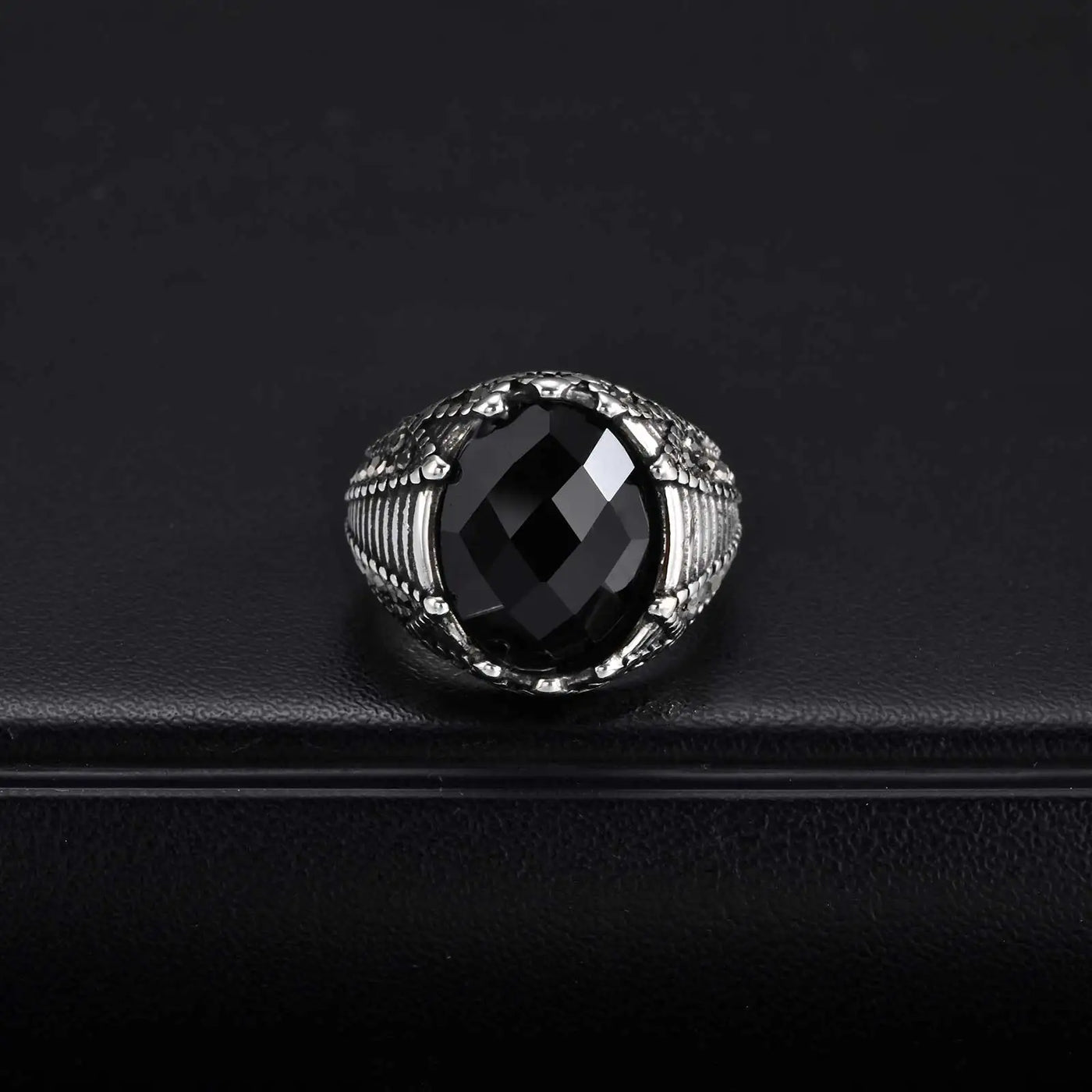 Anillo Geométrico de Cristal: El Símbolo de la Claridad Mental para Él