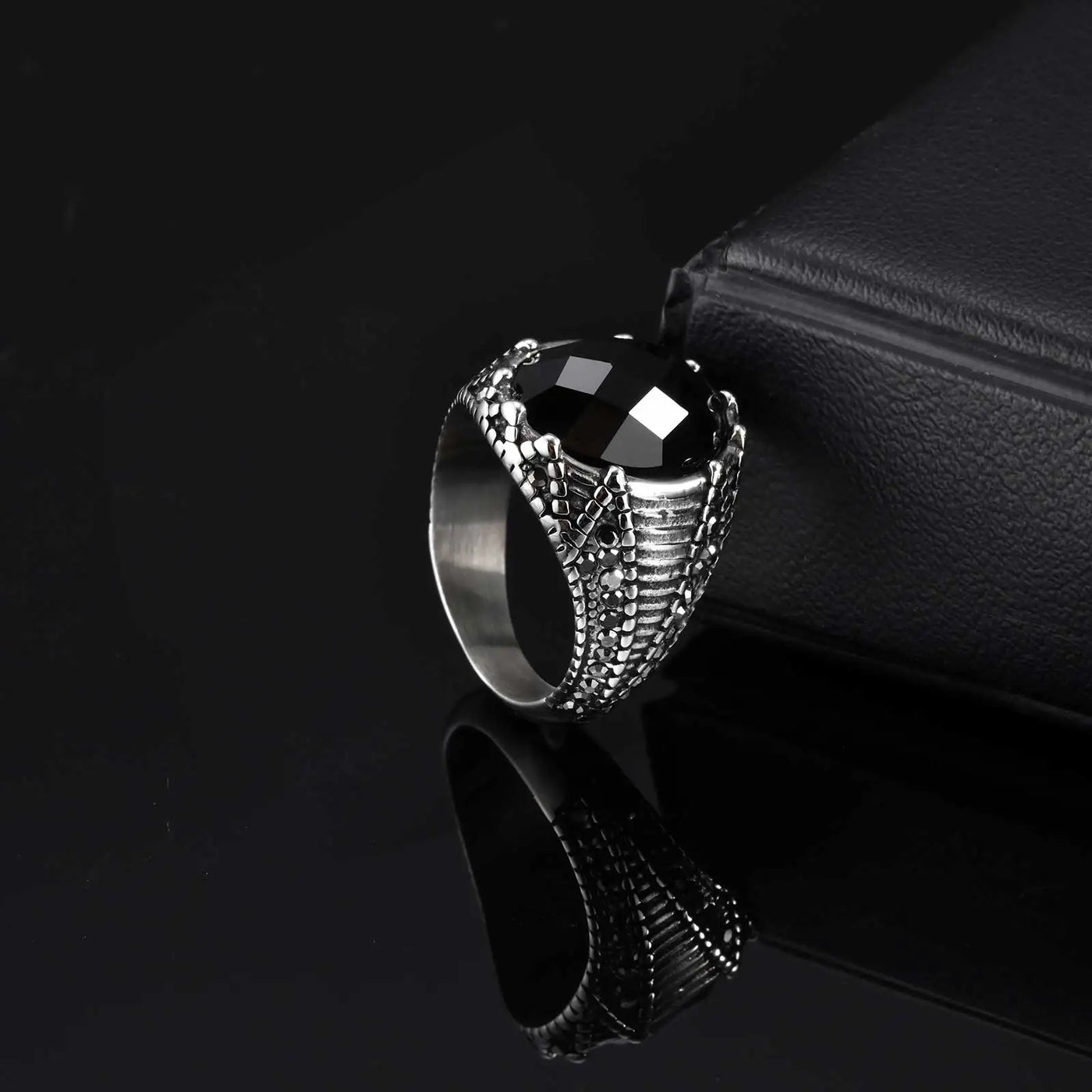 Anillo Geométrico de Cristal: El Símbolo de la Claridad Mental para Él