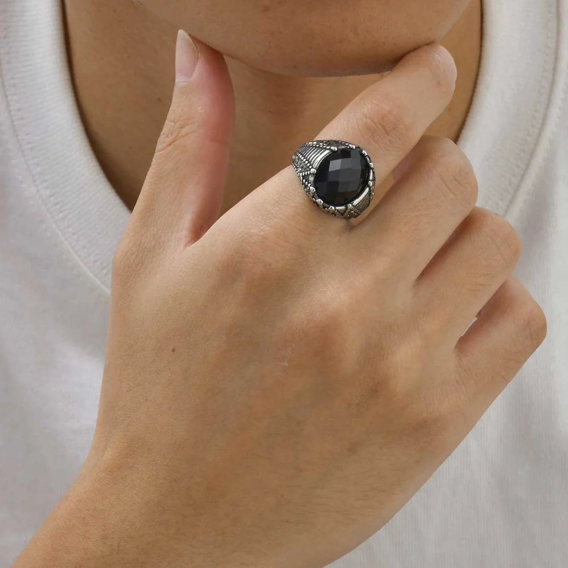 Anillo Geométrico de Cristal: El Símbolo de la Claridad Mental para Él