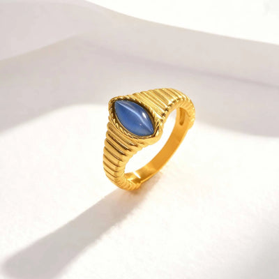 Anillo de Ópalo con Baño de Oro: La Joya que Despierta tu Intuición