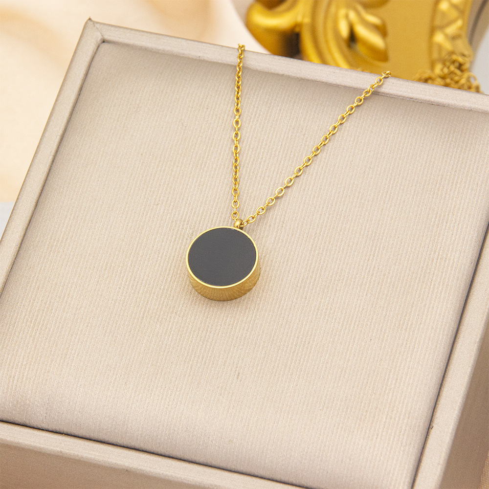 Collar moderno con turmalina negra en plata 925 bañada en oro de 14k, elegancia y protección energética