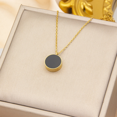Collar moderno con turmalina negra en plata 925 bañada en oro de 14k, elegancia y protección energética