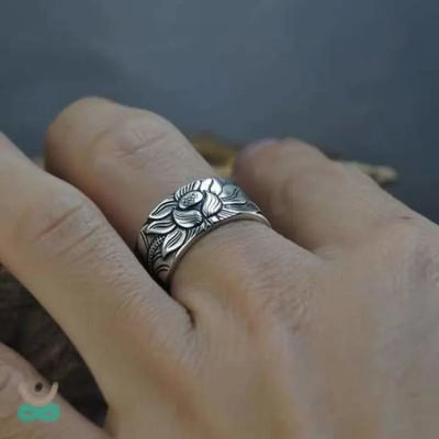 Anillo de flor de loto