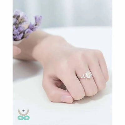 Anillo de margarita de plata esterlina