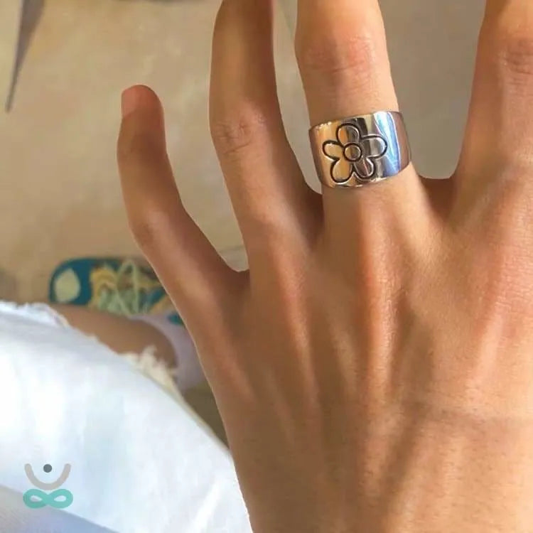 Anillo Ajustable en Plata con Grabado Natural