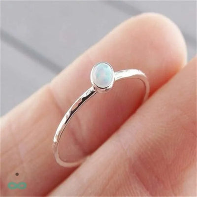 Anillo fino con piedra lunar