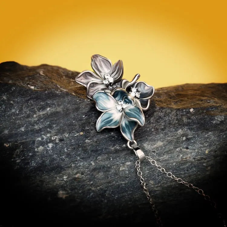 Collar de flores de colmenilla